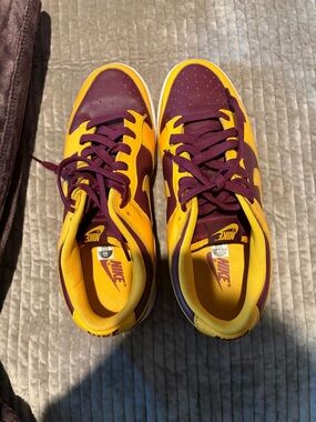 Nike Kids Low-Top Sneakers in Maroon and Yellow